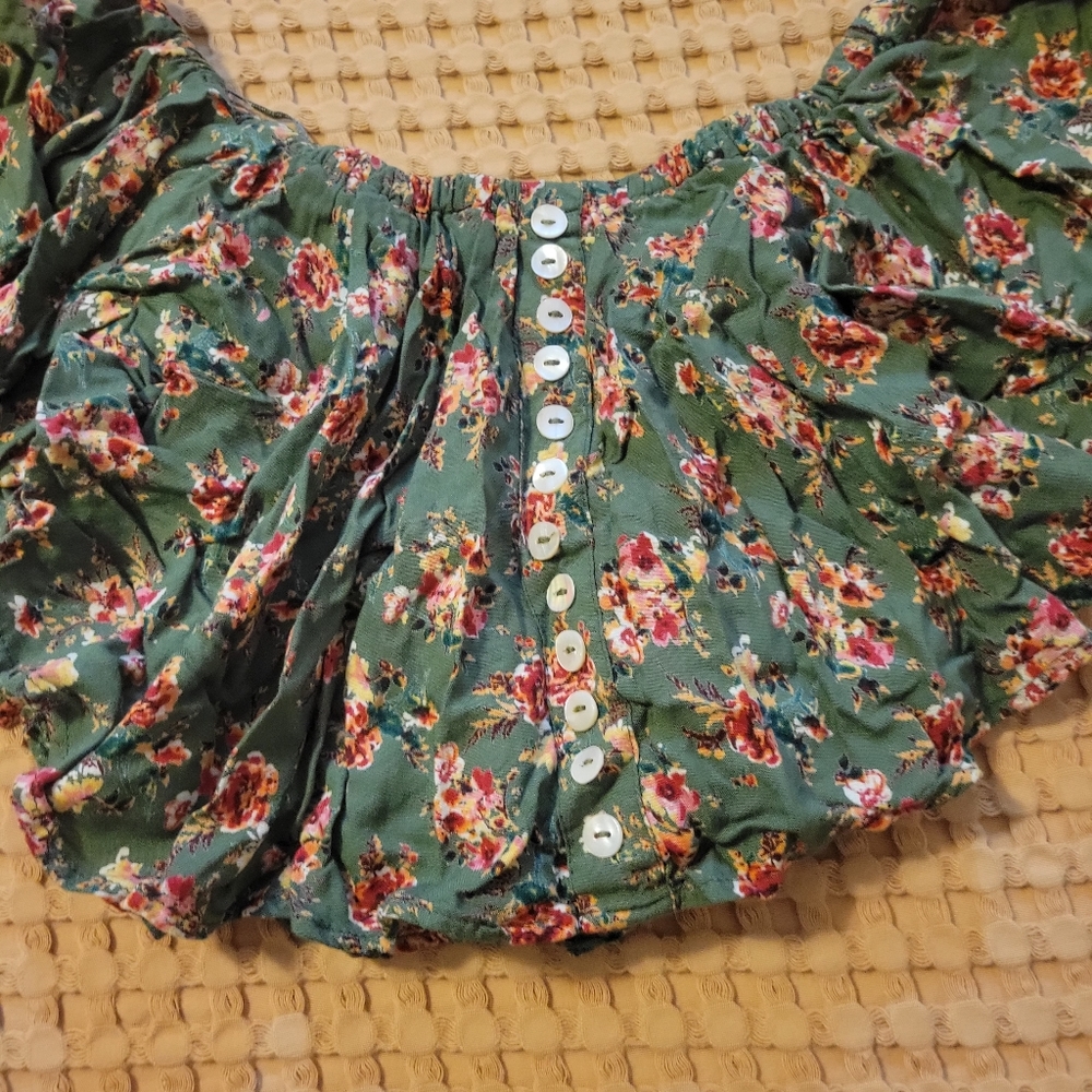 Floral Top - Picture 2 of 4